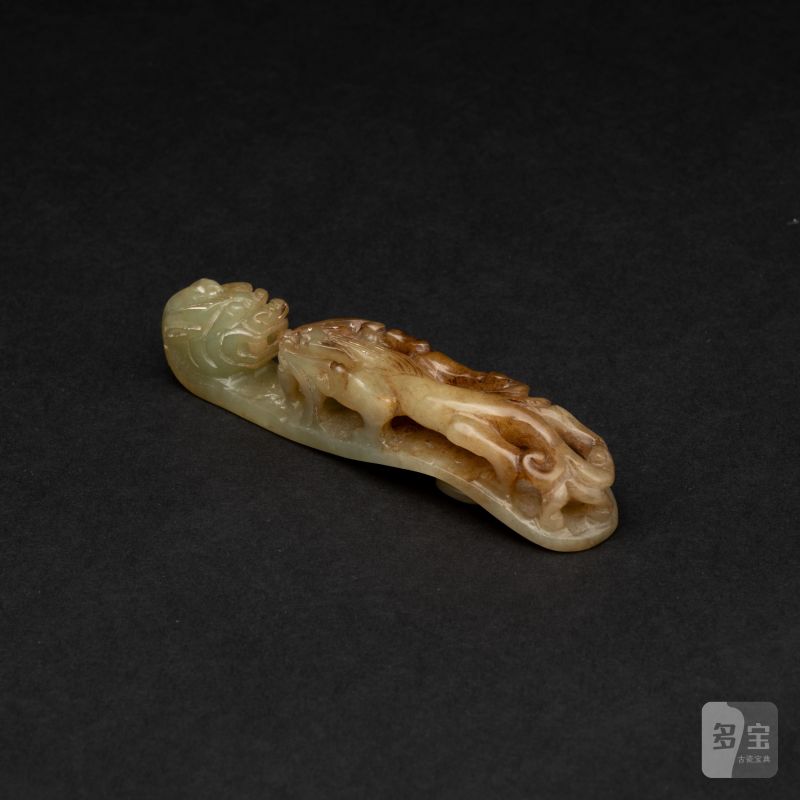    明 白玉紅沁蒼龍教子帶扣